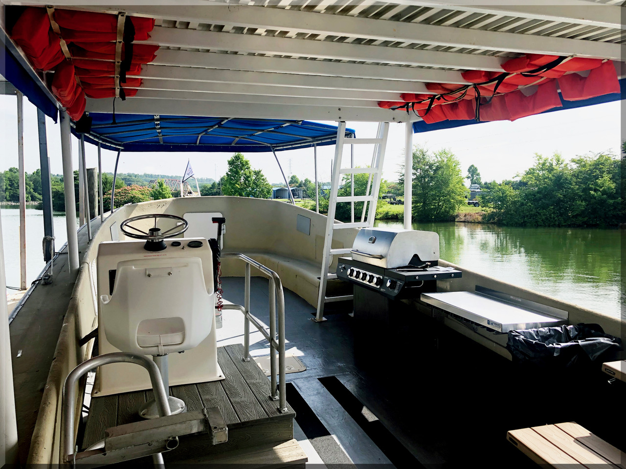Party Dawg Boat Rentals in East Tennessee from Harbortowne Marine